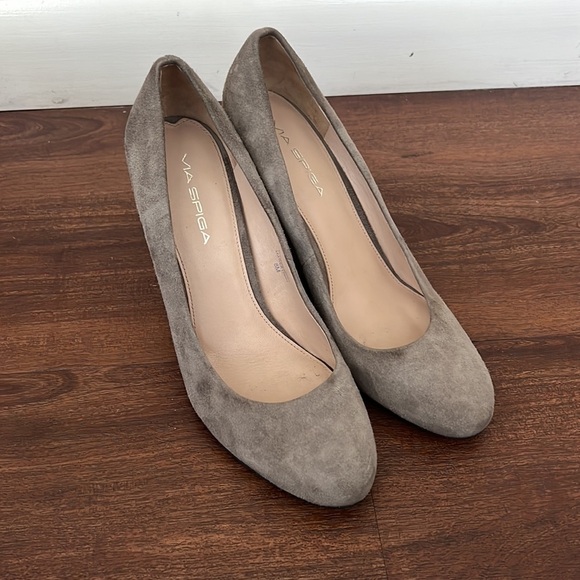 Vía Spiga Gray Suede Heels - Picture 3 of 7